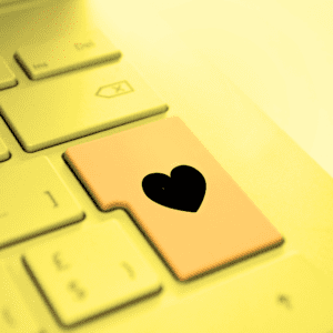 La touche de clavier "entrée" est remplacée par un coeur afin de souligner que la communication digitale et les réseaux sociaux sont une histoire de passion.